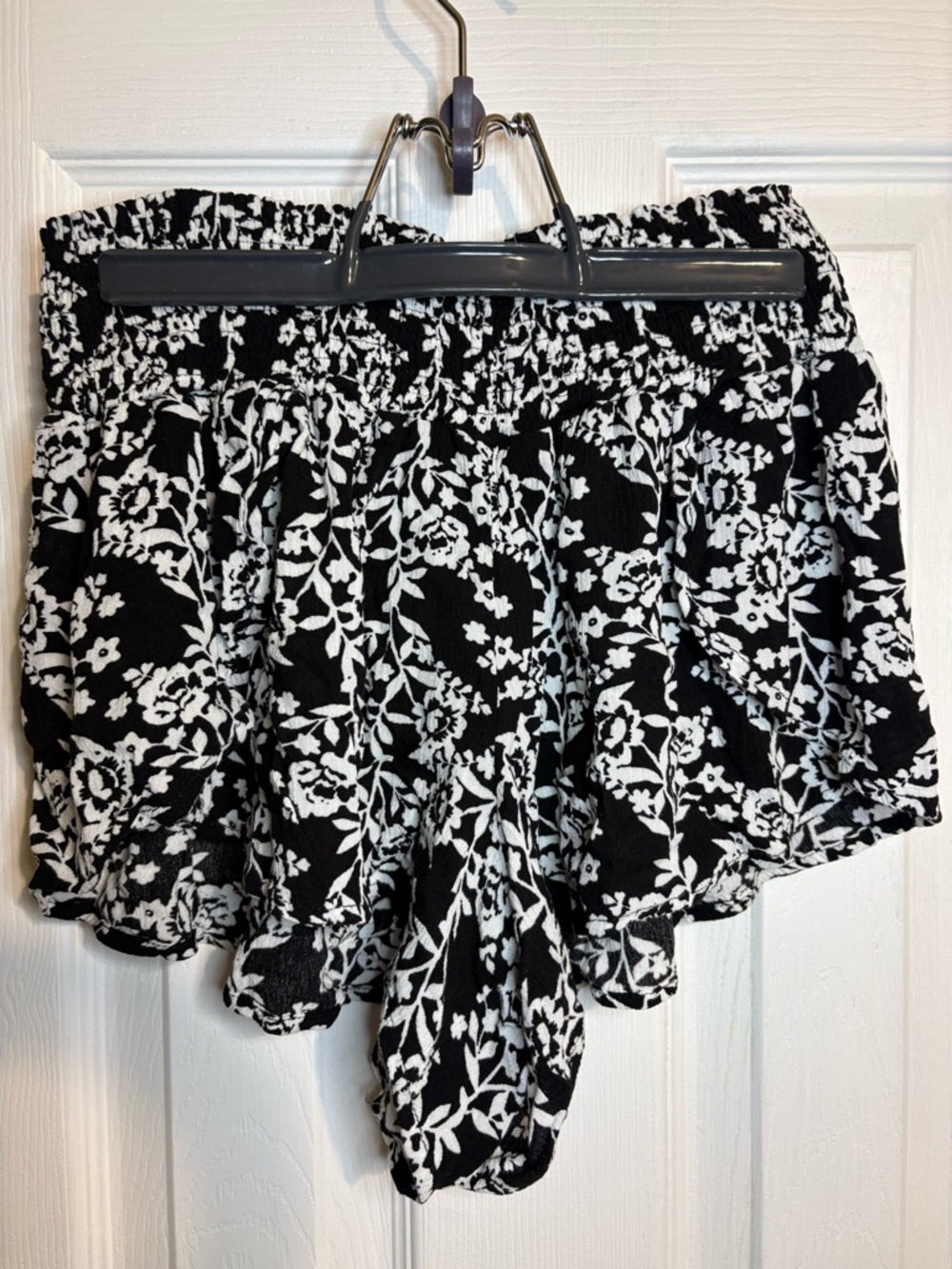 Black & White Floral Ruffle Shorts